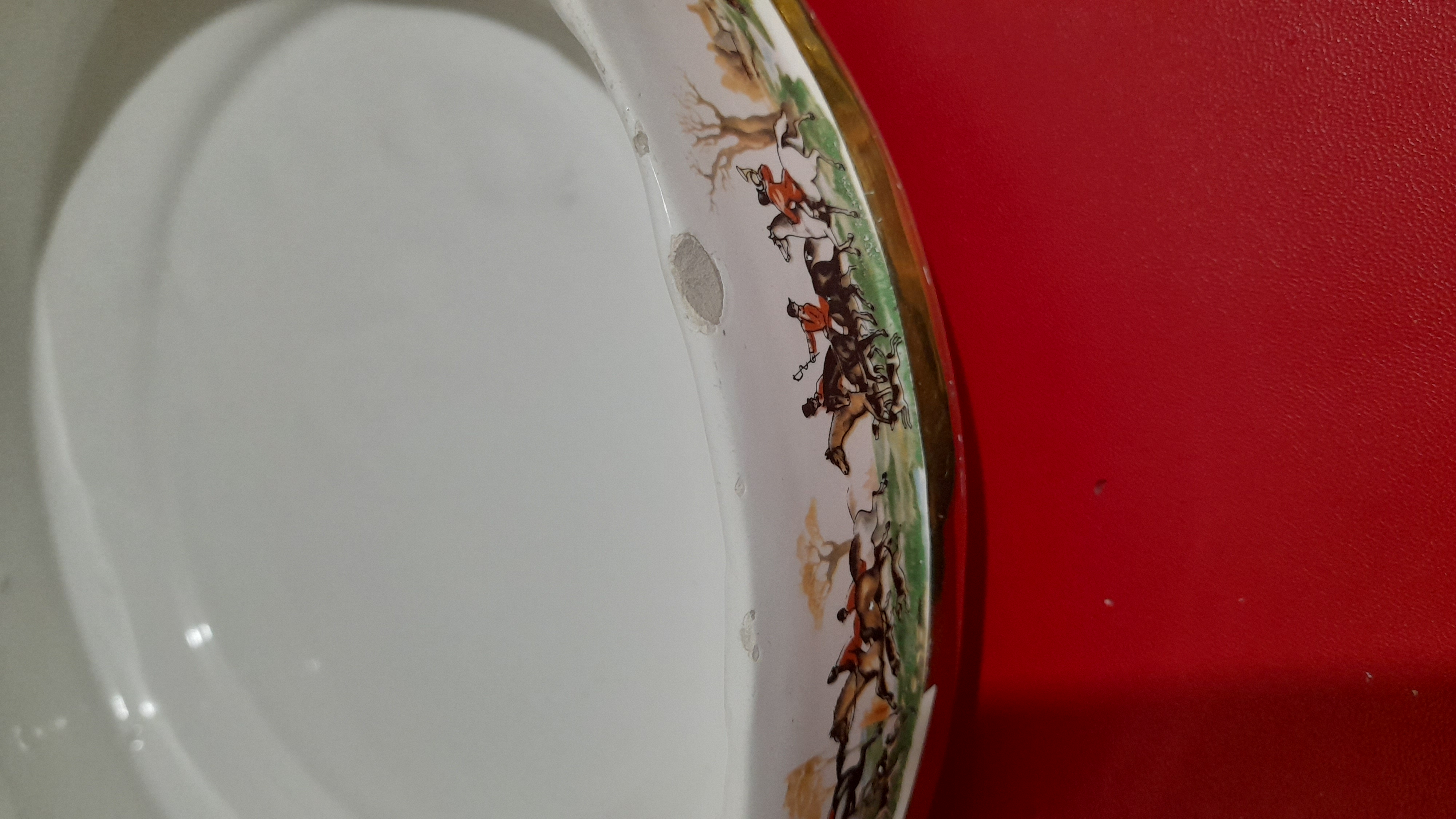 ظرف سرامیکی باقلوا خوری قدیمی با طرح شکار روباه.