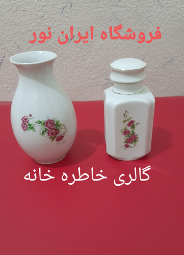 چایدان و گلدان گل سرخی قدیمی